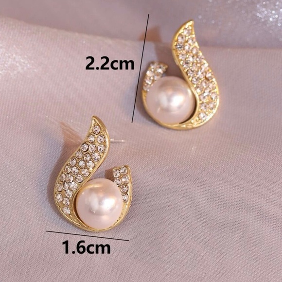 Rhinestone & Faux Pearl Decor Stud Earrings - Picture 4 of 4